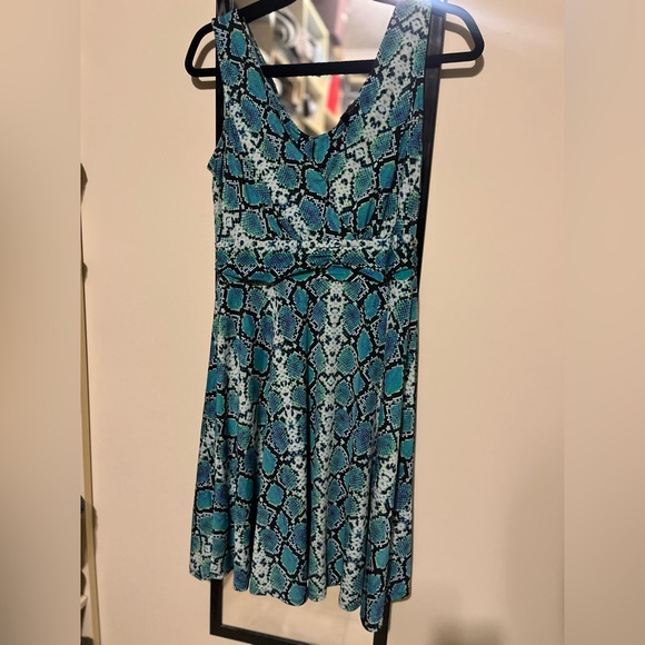 BCBG summer dress, stretchy, comfortable, deep V front, back cut outs - Picture 1 of 9